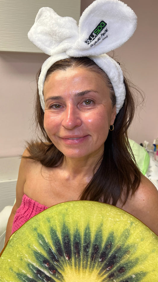 A client receiving the Hollywood Glow Organic Lifting Facial treatment at Kiwi Spa to prevent premature aging naturally.